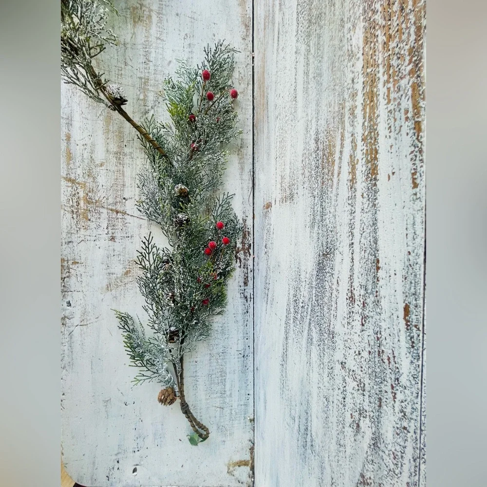 Snowy Cypress & Sugar Berry Garland